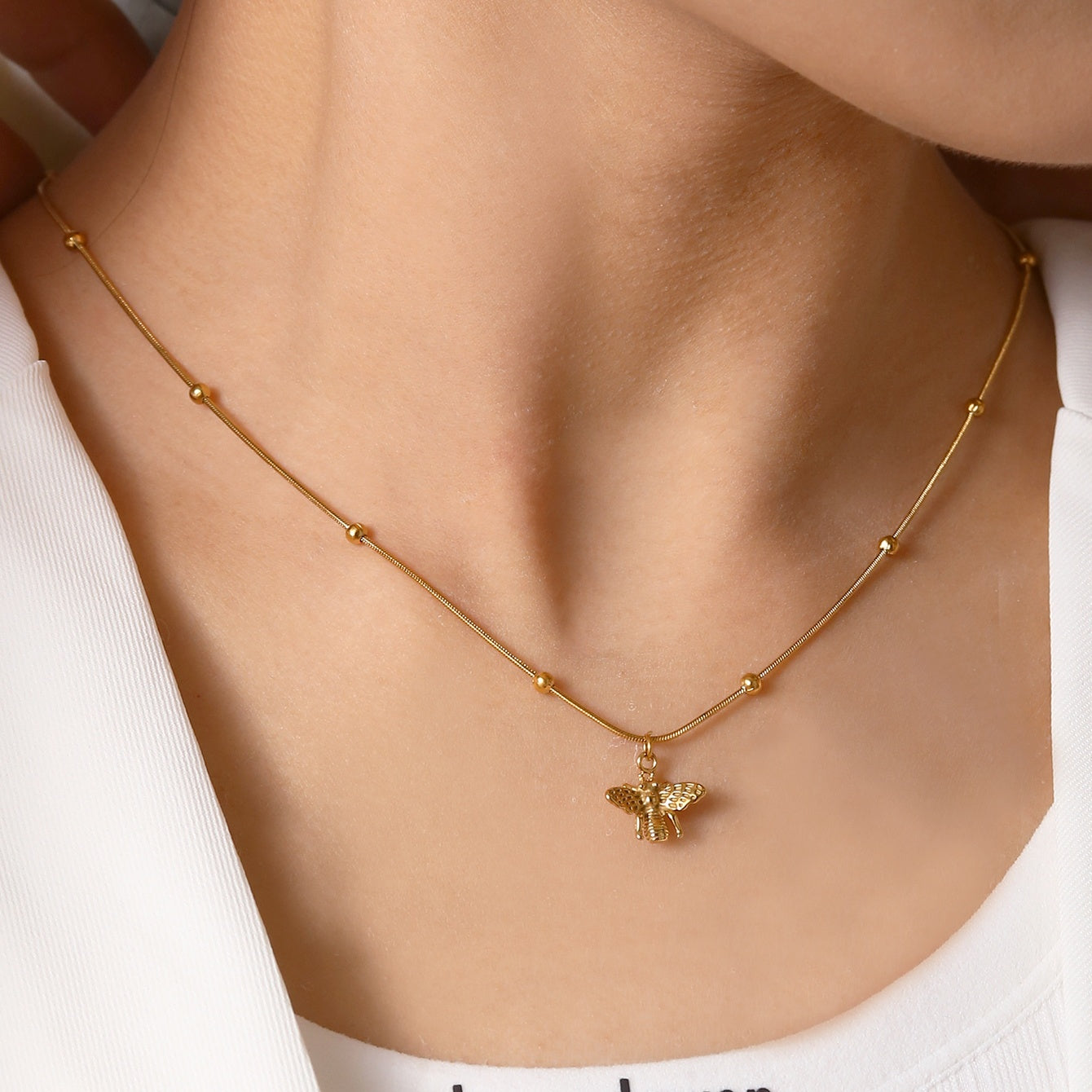 COLAR BEE CHIC