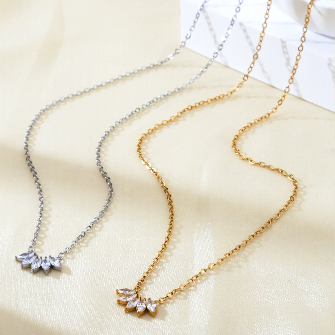 COLAR FLOR DE CRISTAL