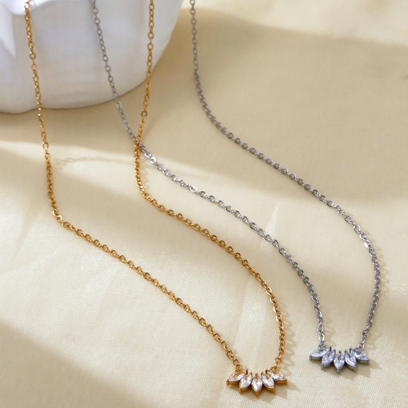 COLAR FLOR DE CRISTAL